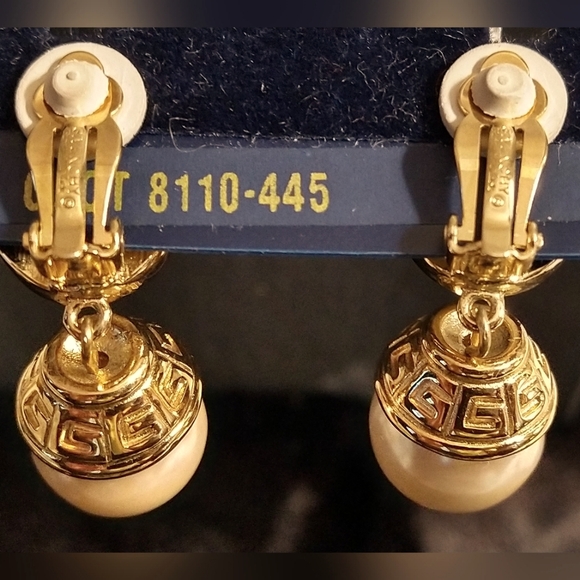 RARE & AUTHENTIC BIJOUX GIVENCHY FAUX PEARL & GOLD DROP CLIP EARRINGS (NWT) - Picture 4 of 6